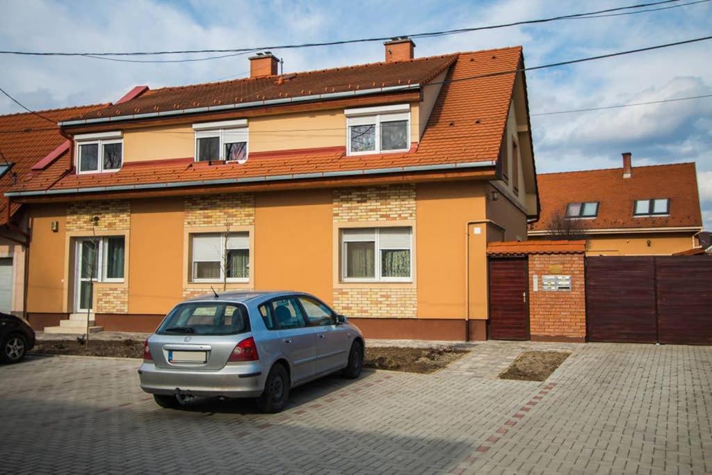 Teubel Apartman 2 Szekesfehervar Exterior photo